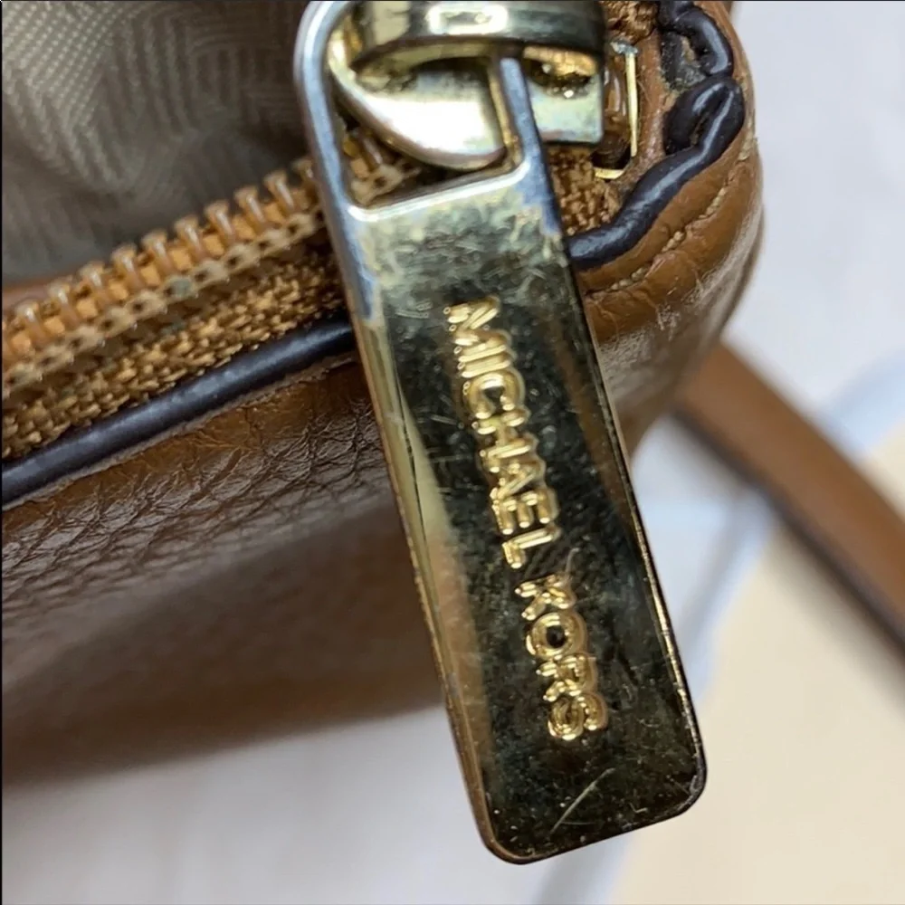 Michael Kors Pebbled Leather Jet Set crossbody